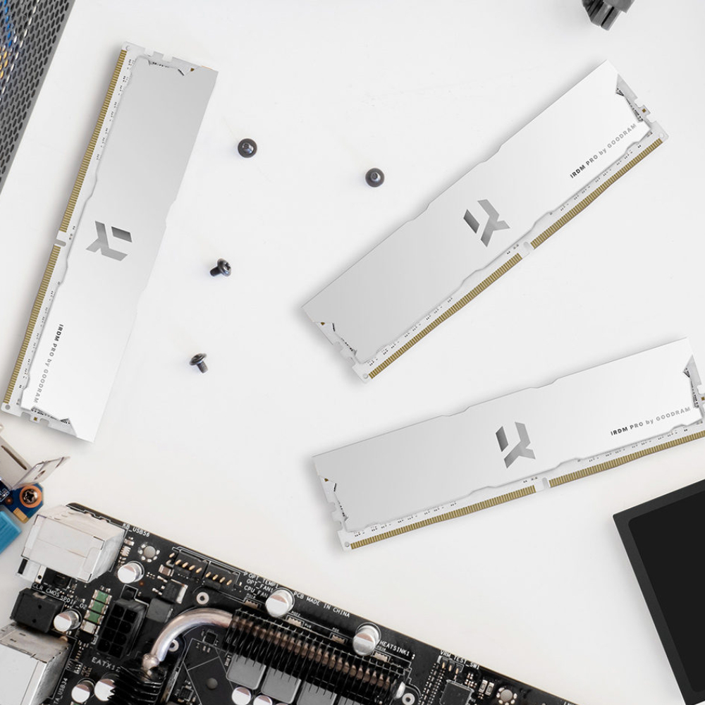 GoodRam 8GB IRDM PRO 4000MHz CL18 DDR4 Beyaz Single Kit Ram